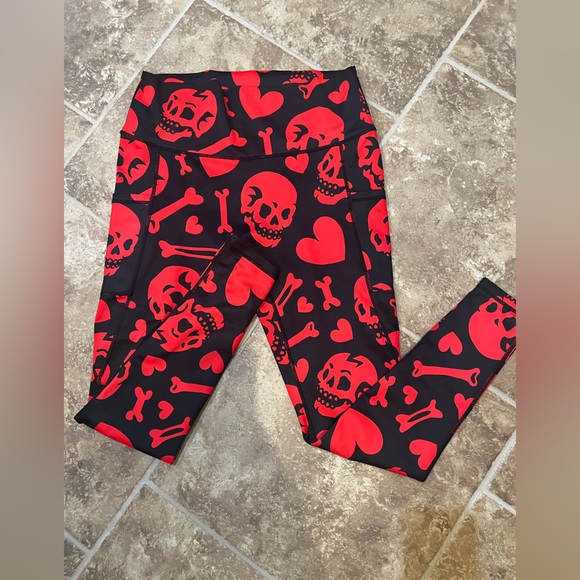 CVG Bleeding Hearts Skull and Heart Leggings - Picture 2 of 7